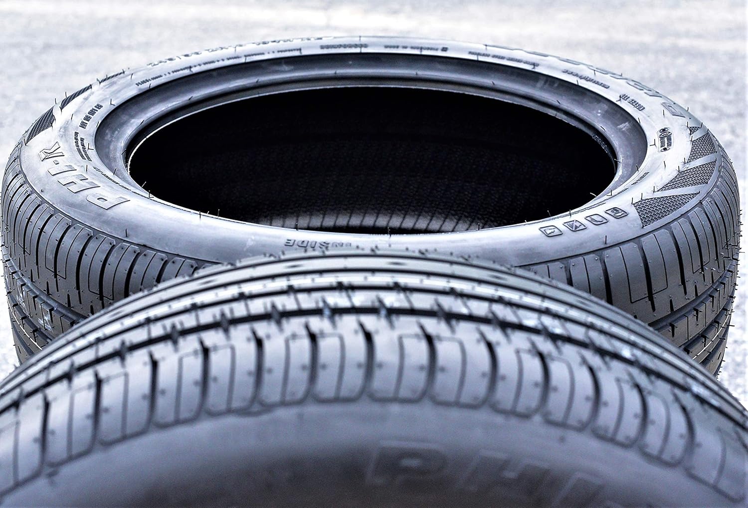 All-Season High Performance Radial Tire 245/50R18 104W Load Range XL 4-Ply BSW U262271